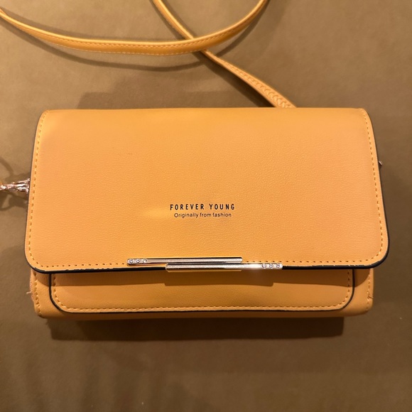 Yellow crossbody shoulder bag with lots of space and just like new - Picture 2 of 3